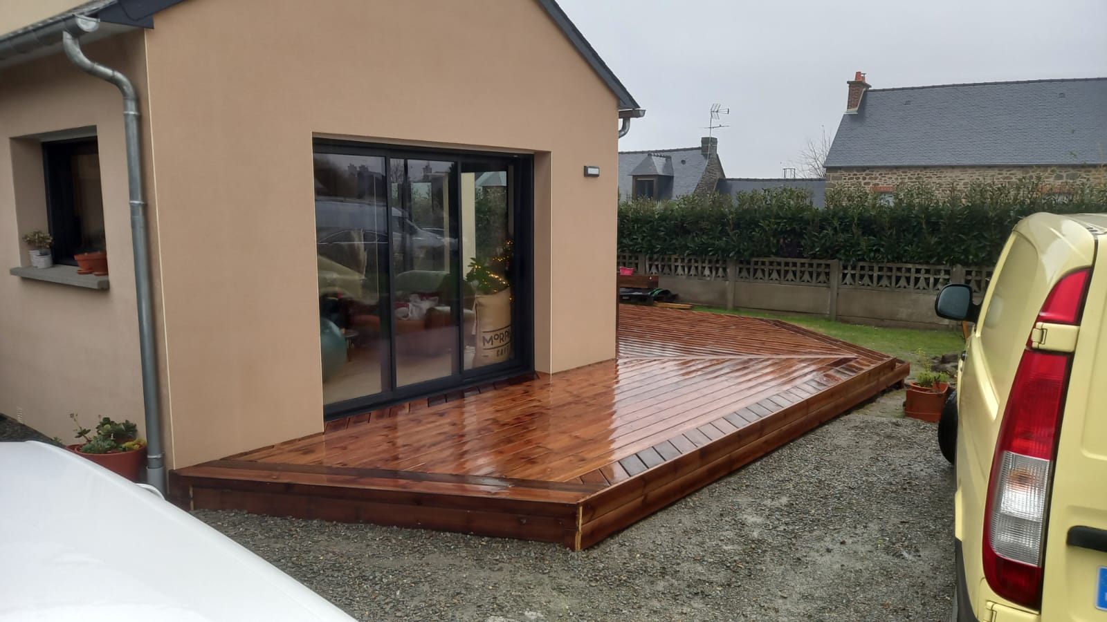 Réalisation d'une terrasse et d'une palissade à Saint-Jouan des Guérets. par Hugo Pauchard - HP Bois Menuiserie - Saint-Malo